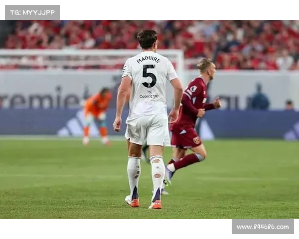 曼联将冬窗前与梅努齐尔克泽就上场时间问题进行会谈